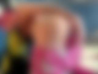 Live cam show with Auesha - Flashing on Livezox