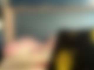 Live cam show with Auesha - Public Curvy on SpunkLive