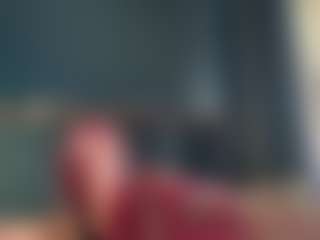 Live cam show with Auesha - Public Curvy on Streamer API