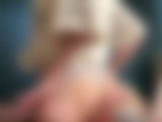 Live cam show with Auesha - Striptease on liverealitysex.com