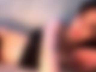 Live cam show with YaniraJunk - Body Massage on AdultVida.com