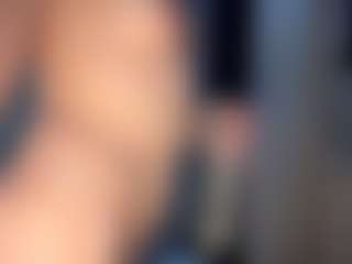 Live cam show with YaniraJunk - Teen (18+) on CamClone
