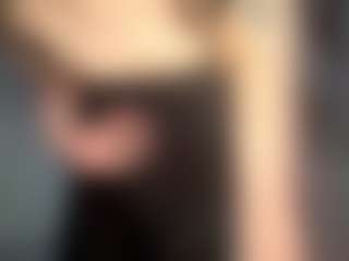 YaniraJunk's Live Sex Cam Show
