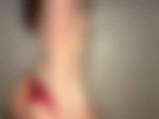 Live cam show with YaniraJunk - Small Tits on AdultVida.com