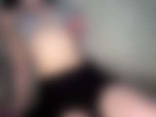 Live cam show with YaniraJunk - Skinny on Camsoda