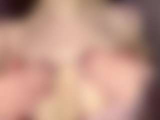 Live cam show with YaniraJunk - Skinny on TeamSkeetLive