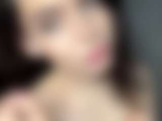 Live cam show with YaniraJunk - Skinny on Camsoda