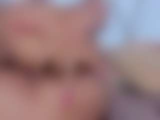 Live cam show with Lilicameron - Grandes Tetas on CamwithHer