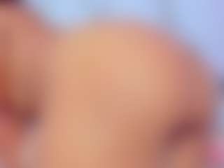 Live cam show with Lilicameron - Brown Eyes on livesuperchat.net