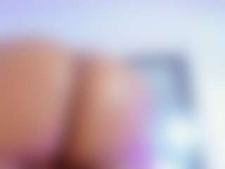 Live cam show with Lilicameron - Ebony on CamwithHer | colombia