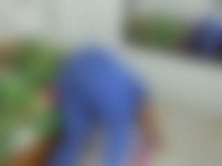 Live cam show with Lilicameron - Ebony Teen (18+) on livesuperchat.net