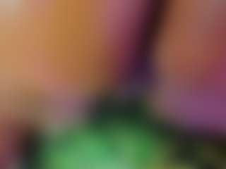 Live cam show with Lilicameron - Fingers on Gym Cam Girls