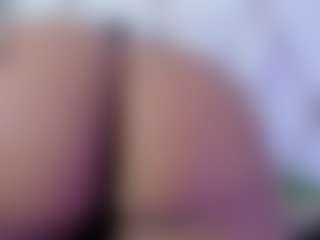 Live cam show with Lilicameron - Colombia on Camsoda