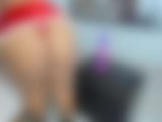 Live cam show with Lilicameron - Ebony Teen (18+) on Milfs Live