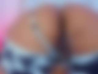 Live cam show with Lilicameron - Ebony Shaved Pussy on Camsoda
