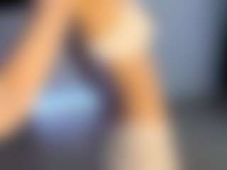 Live cam show with Kate - Petite on Camsoda