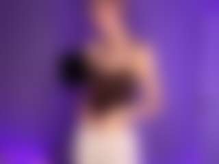 Live cam show with Kate - Genital Piercings on AdultVida.com