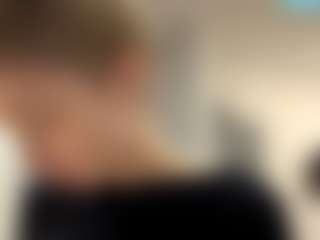 Live cam show with Kate - Petite on SmokeAndPoke