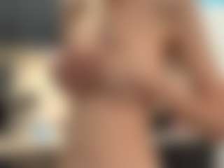 Live cam show with Kate - Flashing on livesuperchat.net