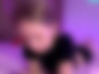 Live cam show with Kate - Blonde Hair Petite on Sweet Sext