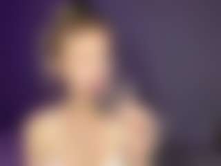 Live cam show with Kate - Nipple Piercings on pussylord.com