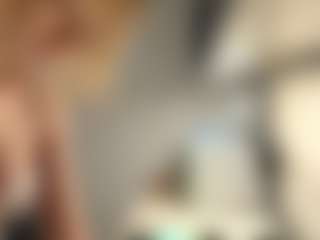 Live cam show with Kate - Small Tits on nudelive.tv