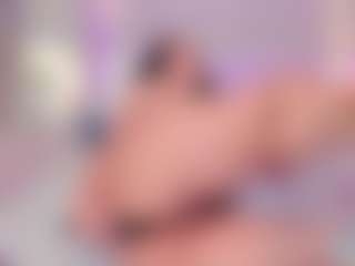 Live cam show with ElaReyy - Tongue on SpunkLive