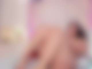 Live cam show with ElaReyy - Double Penetration on eurowanks.com