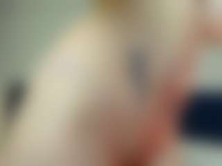 Live cam show with AmbarLee - Average on studioflirtlive.com