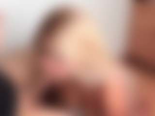 Live cam show with SweetApril1 - Smoking on AdultVida.com