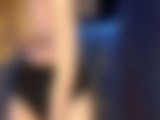 Live cam show with Adriana - Public on CamwithHer