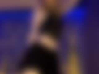 Live cam show with Adriana - Brown Hair on SmokeAndPoke
