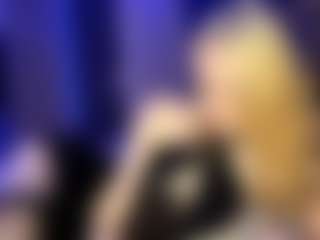 Live cam show with Adriana - Average on 1on1-livenow