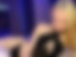 Live cam show with Adriana - Amateur Brown Hair on studioflirtlive.com
