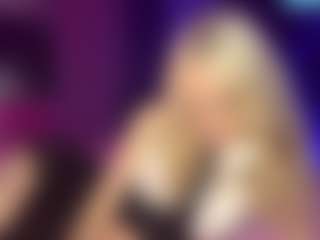 Live cam show with Adriana - Shower on dropp.cam