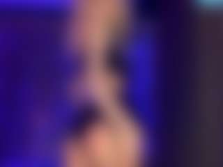 Live cam show with Adriana - Flashing on eurowanks.com