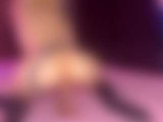 Live cam show with Adriana - Smoking on livesuperchat.net