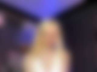 Live cam show with Adriana - Public Brown Hair on Uber Horny