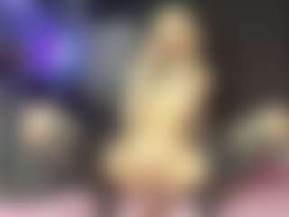 Live cam show with Adriana - Flashing on liverealitysex.com