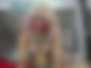 Live cam show with Roxy-Sweett - Athletic on CamwithHer