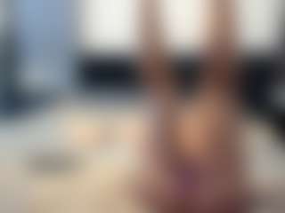 sexybeachmilf's Live Sex Cam Show
