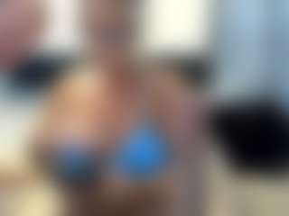 sexybeachmilf's Live Sex Cam Show