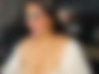 Innaxl MILF webcam performer live streaming