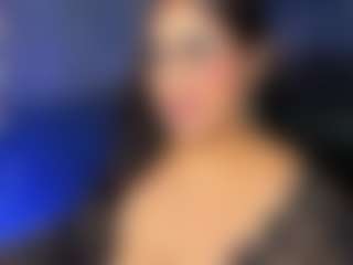 Live cam show with Innaxl - Fingering MILF on StripNow