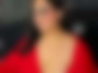 Innaxl MILF webcam performer live streaming
