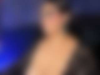 Live cam show with Innaxl - Strip MILF on intimatelivegirls.com