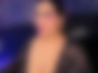 Innaxl MILF webcam performer live streaming