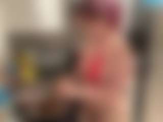 Live cam show with MizLuxxey - Strip on MyBangCams