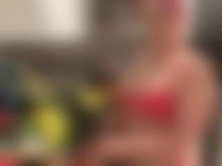 Live cam show with MizLuxxey - Wet on livesuperchat.net