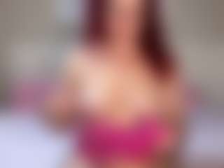 Live cam show with MizLuxxey - Green Eyes on instabang
